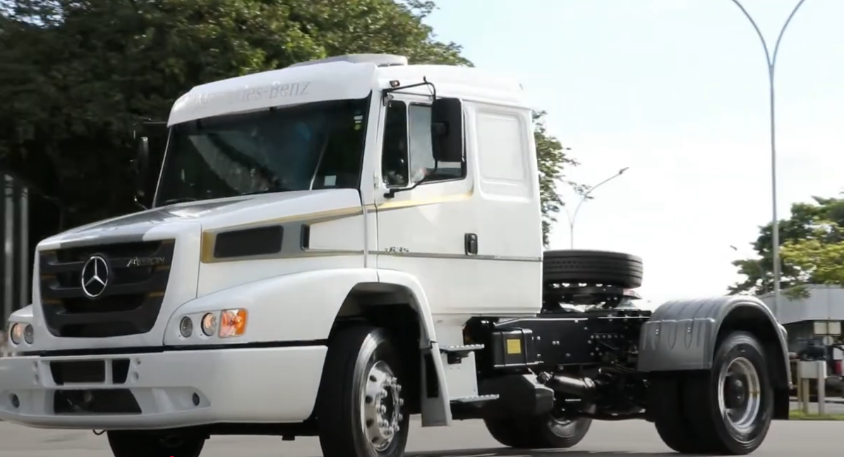 капотный Mercedes-Benz Atron